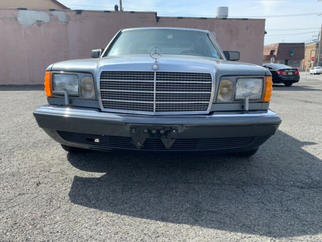 1989 Blue Mercedes-Benz 400-Series 4 door