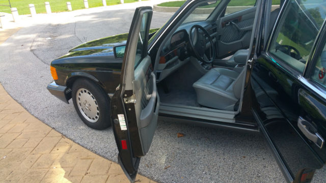 1989 Black Mercedes-Benz S-Class Sedan