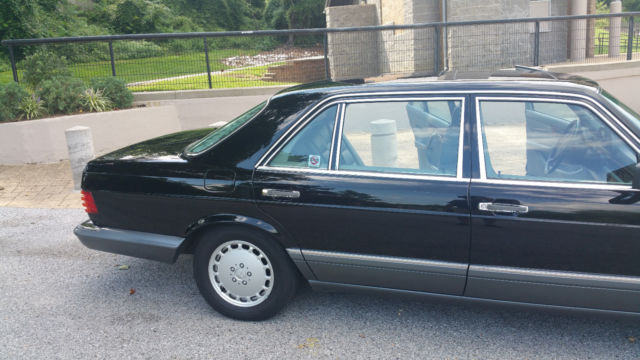 1989 Black Mercedes-Benz S-Class Sedan