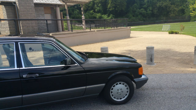 1989 Black Mercedes-Benz S-Class Sedan