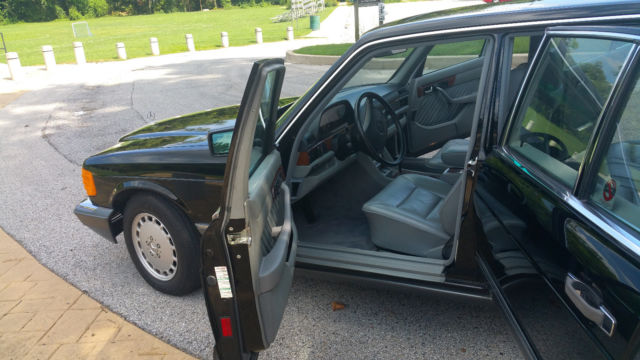 1989 Black Mercedes-Benz S-Class Sedan