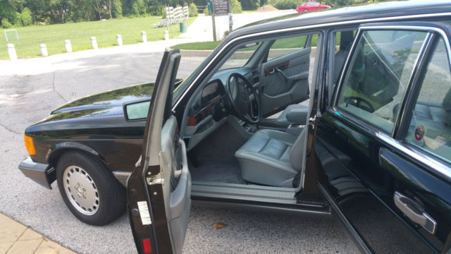 1989 Black Mercedes-Benz S-Class Sedan