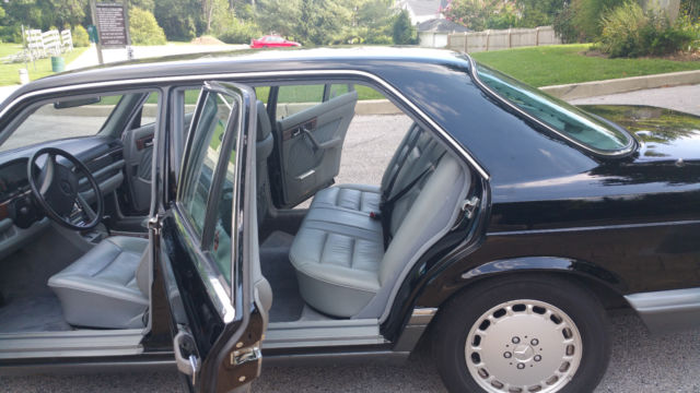 1989 Black Mercedes-Benz S-Class Sedan