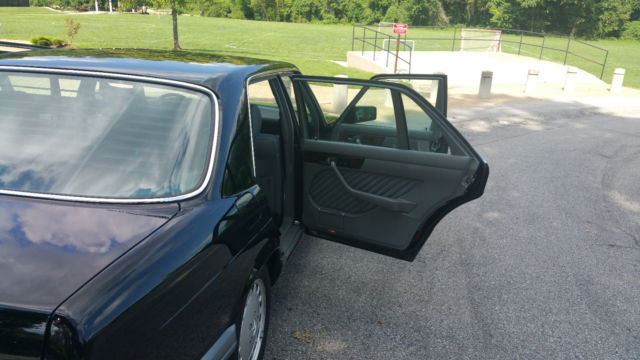 1989 Black Mercedes-Benz S-Class Sedan