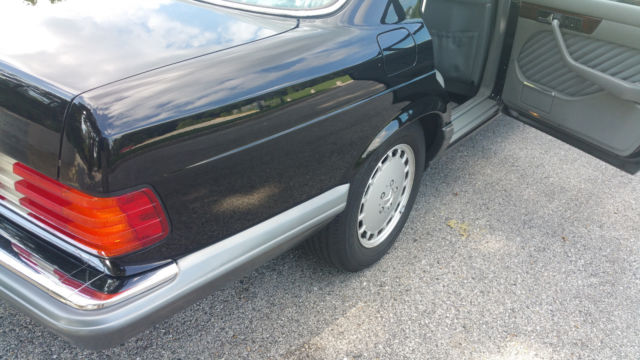 1989 Black Mercedes-Benz S-Class Sedan