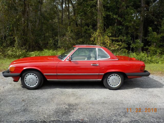 1989 Red Mercedes-Benz 500-Series Convertible