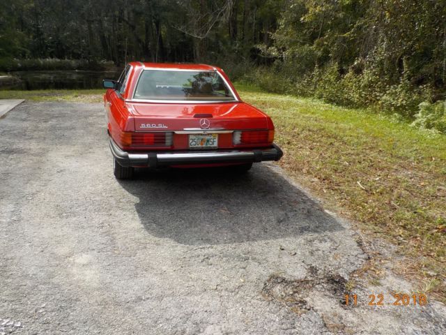 1989 Red Mercedes-Benz 500-Series Convertible