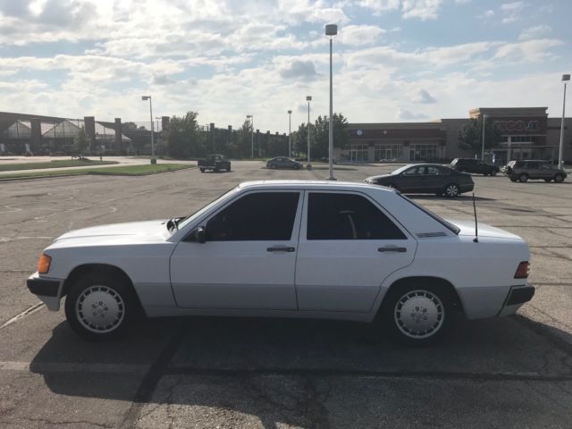 1989 White Mercedes-Benz 190-Series Sedan