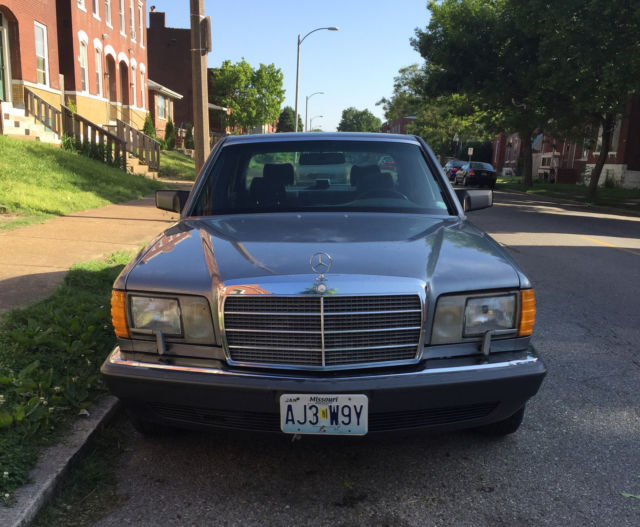 1989 Gray Mercedes-Benz 400-Series sedan