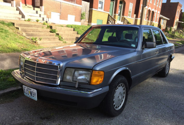 1989 Gray Mercedes-Benz 400-Series sedan