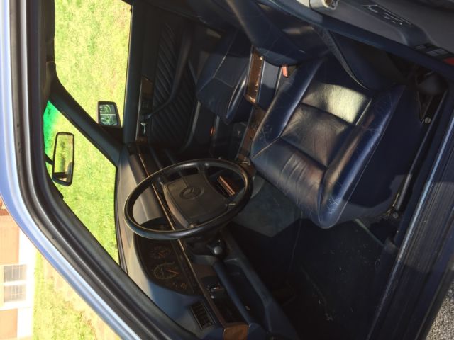 1989 Gray Mercedes-Benz 400-Series sedan