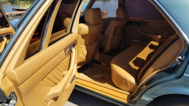 1989 Seafoam Poly Mercedes-Benz 400-Series Sedan