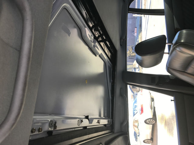 1989 white Mercedes-Benz 500-Series sedan