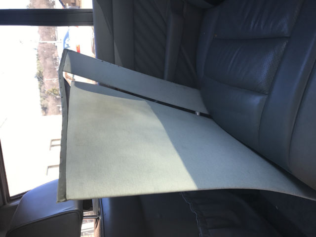 1989 white Mercedes-Benz 500-Series sedan