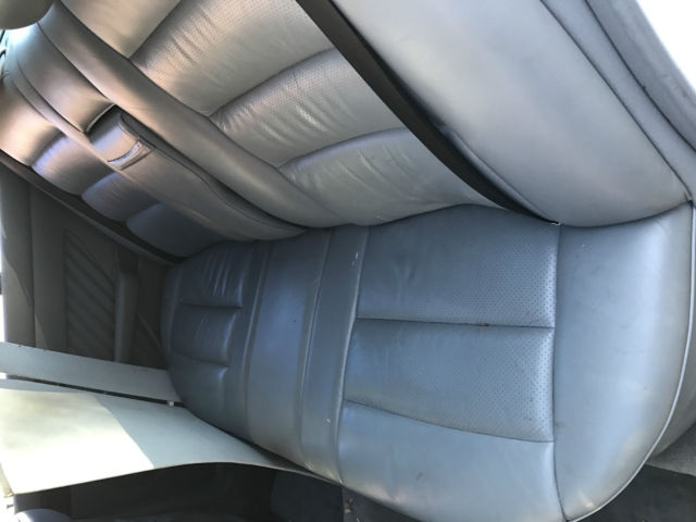 1989 white Mercedes-Benz 500-Series sedan