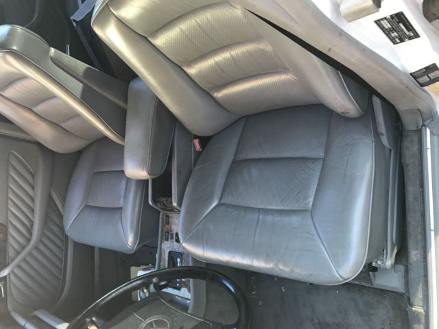 1989 white Mercedes-Benz 500-Series sedan