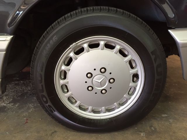 1989 Dark Gray Mercedes-Benz 500-Series Sedan