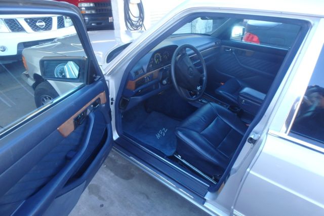 1989 Silver Mercedes-Benz S-Class Sedan