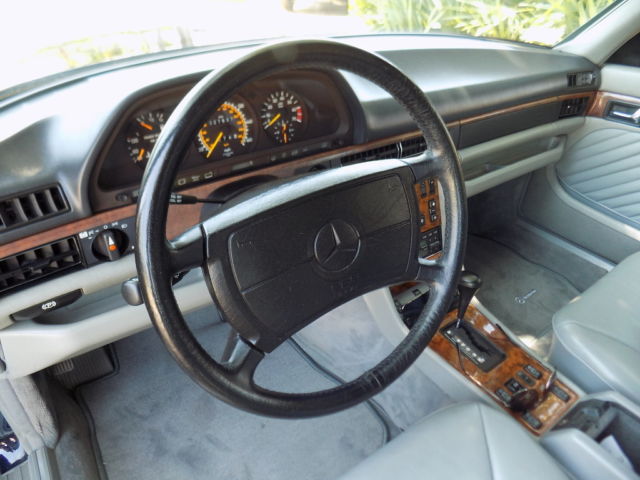 1989 Midnight Blue Mercedes-Benz 500-Series Sedan