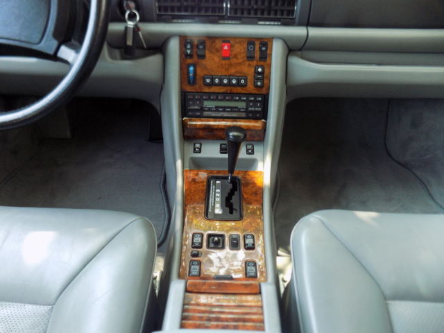 1989 Midnight Blue Mercedes-Benz 500-Series Sedan