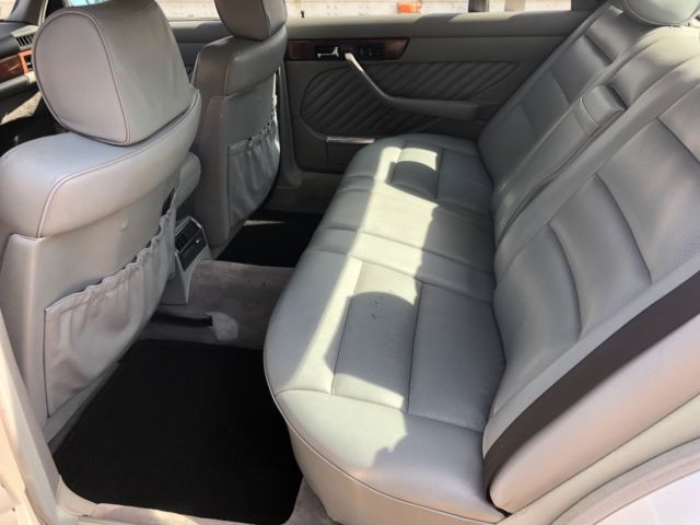 1989 Silver Mercedes-Benz 500-Series Sedan