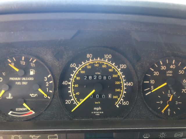 1989 Silver Mercedes-Benz 500-Series Sedan