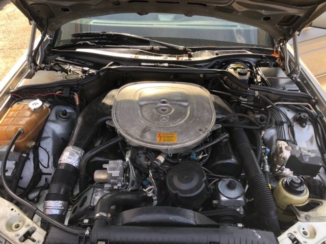 1989 Silver Mercedes-Benz 500-Series Sedan