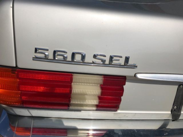 1989 Silver Mercedes-Benz 500-Series Sedan