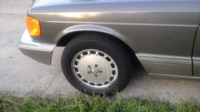 1989 Green Mercedes-Benz 500-Series Convertible