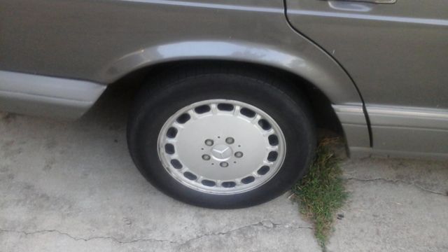 1989 Green Mercedes-Benz 500-Series Convertible