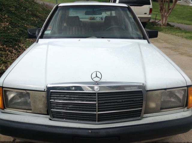 19890000 White Mercedes-Benz 190-Series Sedan