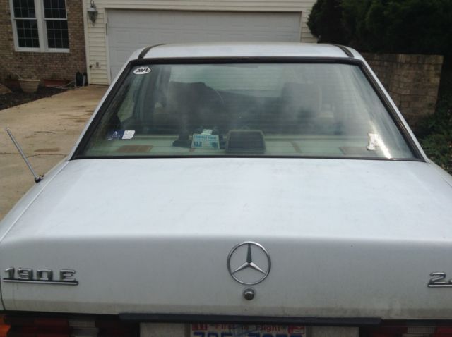 19890000 White Mercedes-Benz 190-Series Sedan