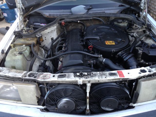 19890000 White Mercedes-Benz 190-Series Sedan