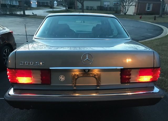 1989 Gray Mercedes-Benz 300-Series
