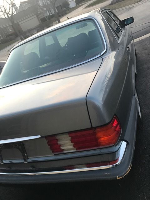 1989 Gray Mercedes-Benz 300-Series