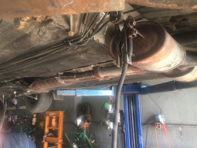 1989 Black Mercedes-Benz 400-Series Sedan