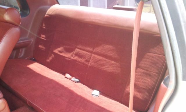 1989 White Ford Mustang Coupe