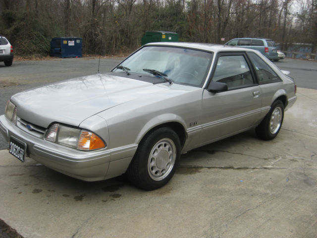 1989 White Ford Mustang Coupe