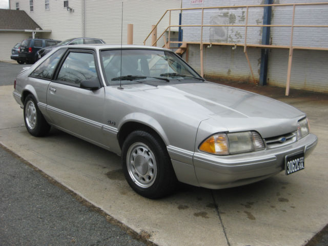 1989 White Ford Mustang Coupe