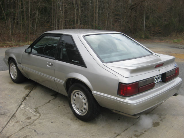 1989 White Ford Mustang Coupe