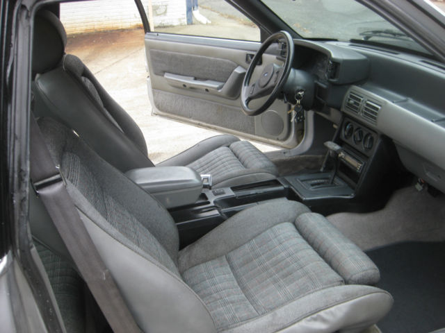 1989 White Ford Mustang Coupe