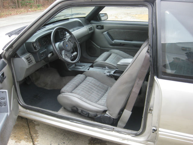 1989 White Ford Mustang Coupe