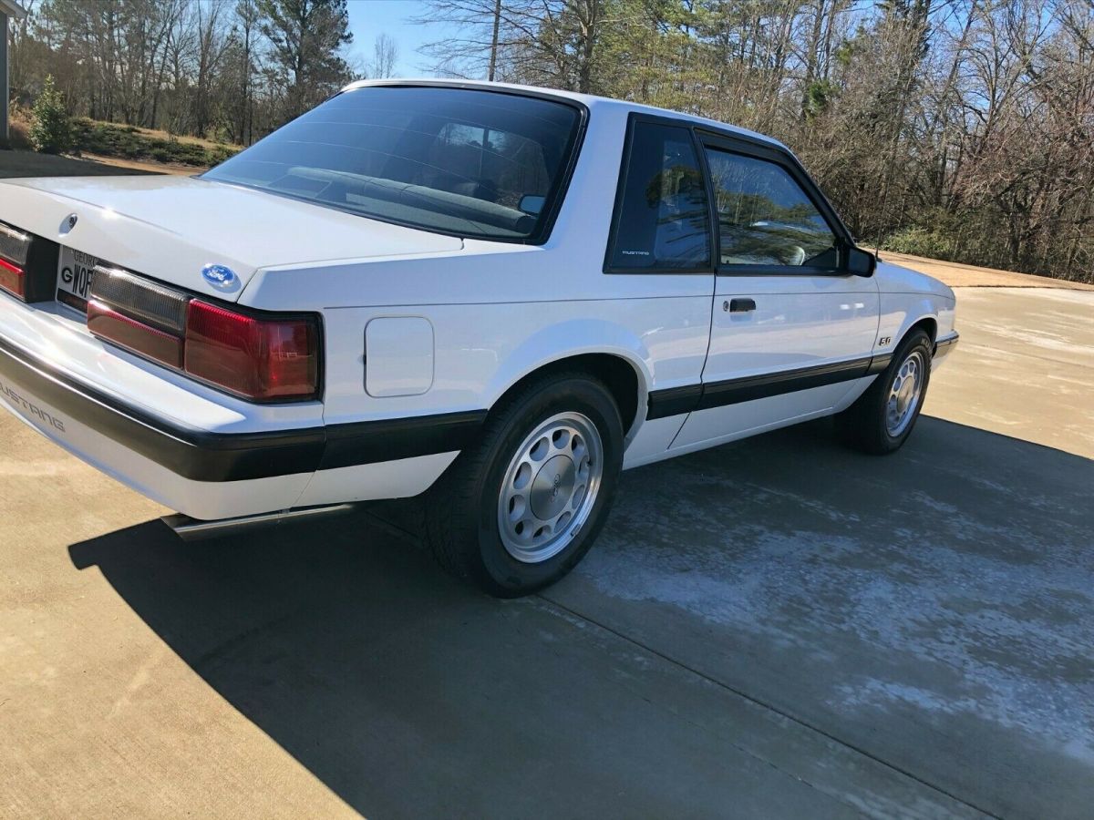 1989 White Ford Mustang Coupe