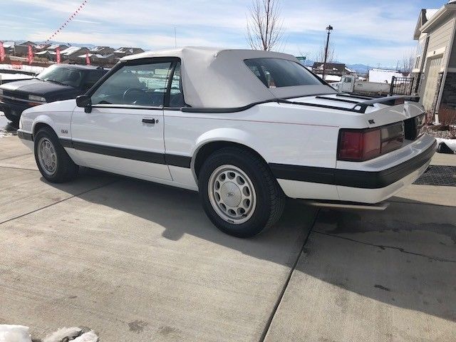 1989 WHITE Ford Mustang Convertible
