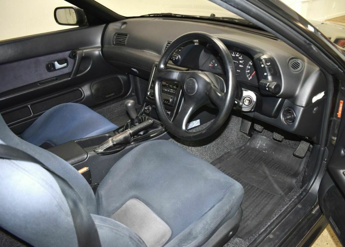 1989 Gray Nissan GT-R Coupe