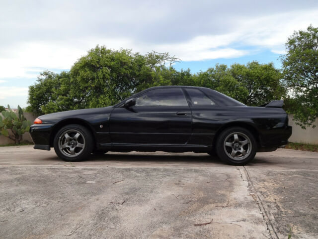 1989 Black Nissan GT-R Coupe