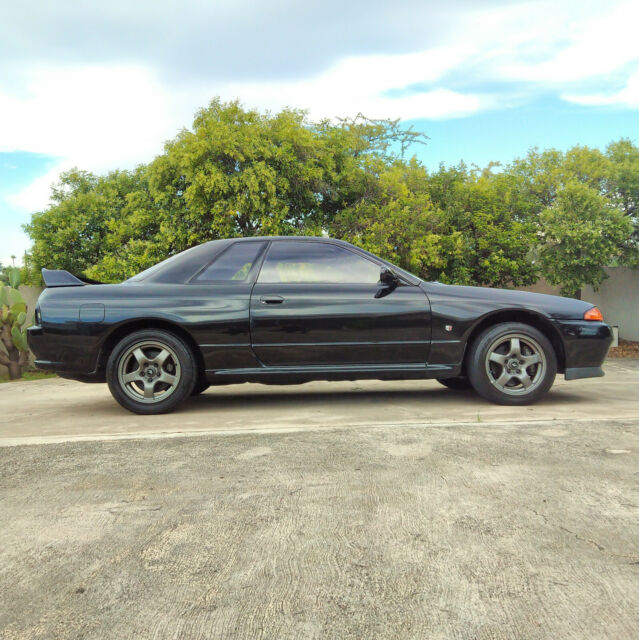 1989 Black Nissan GT-R Coupe