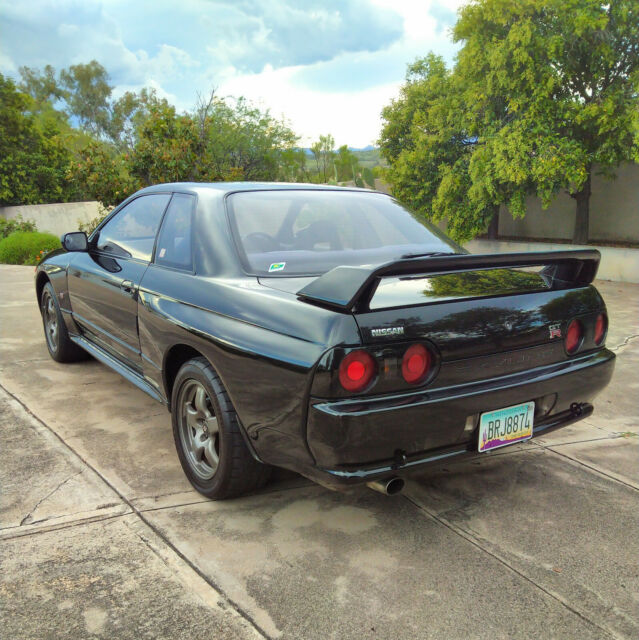 1989 Black Nissan GT-R Coupe