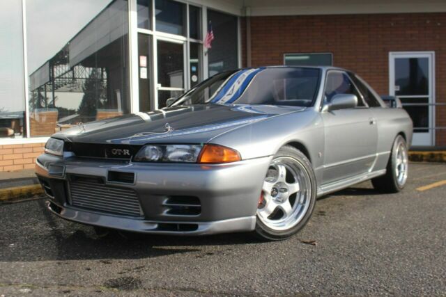 1989 Gray Nissan GT-R Coupe