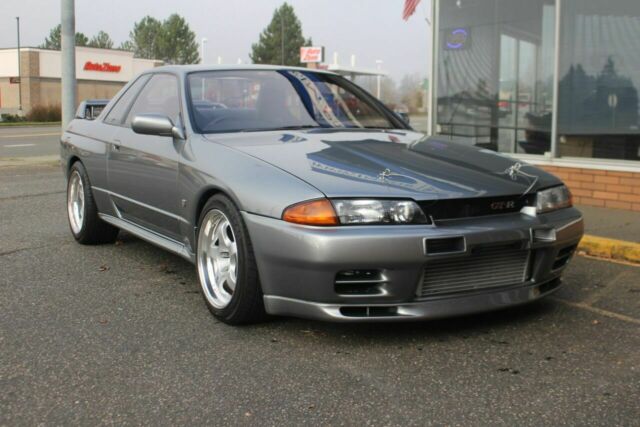 1989 Gray Nissan GT-R Coupe